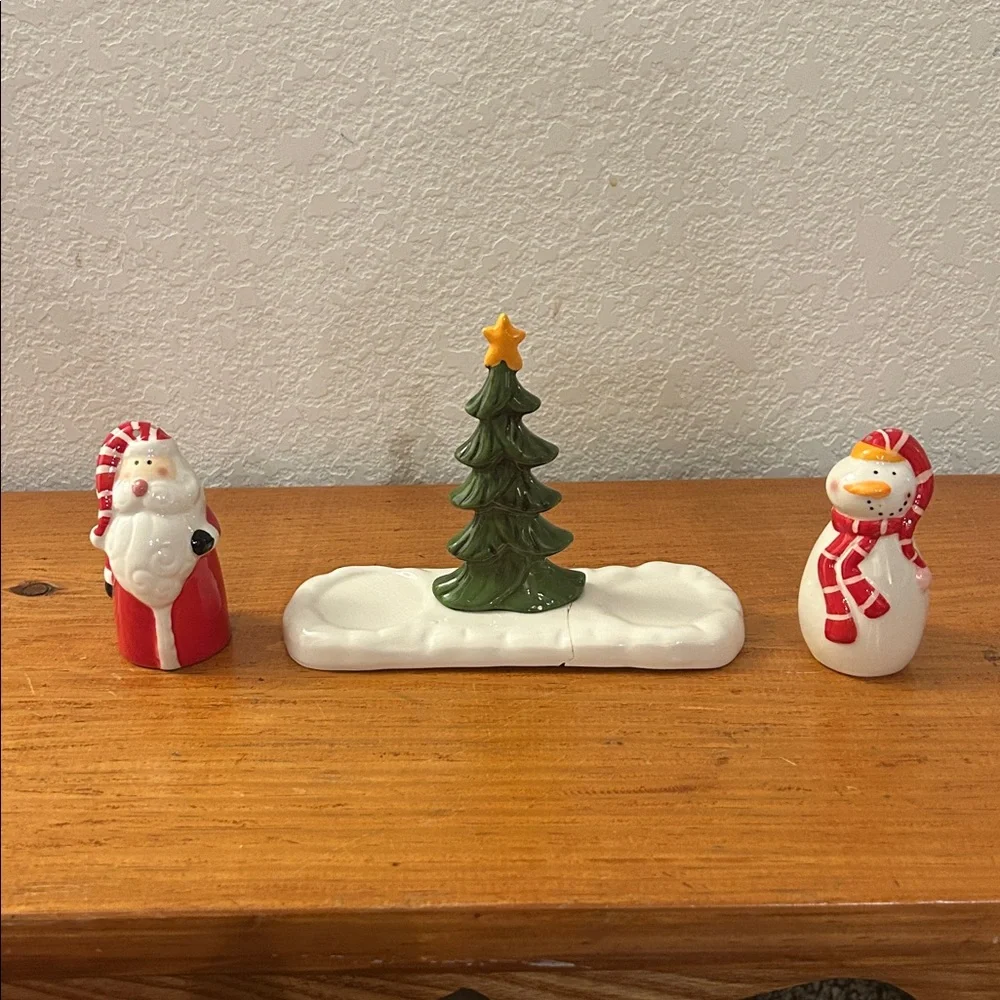 Pier 1 Imports Red and Green Santa Snowman Salt & Pepper Shaker Set